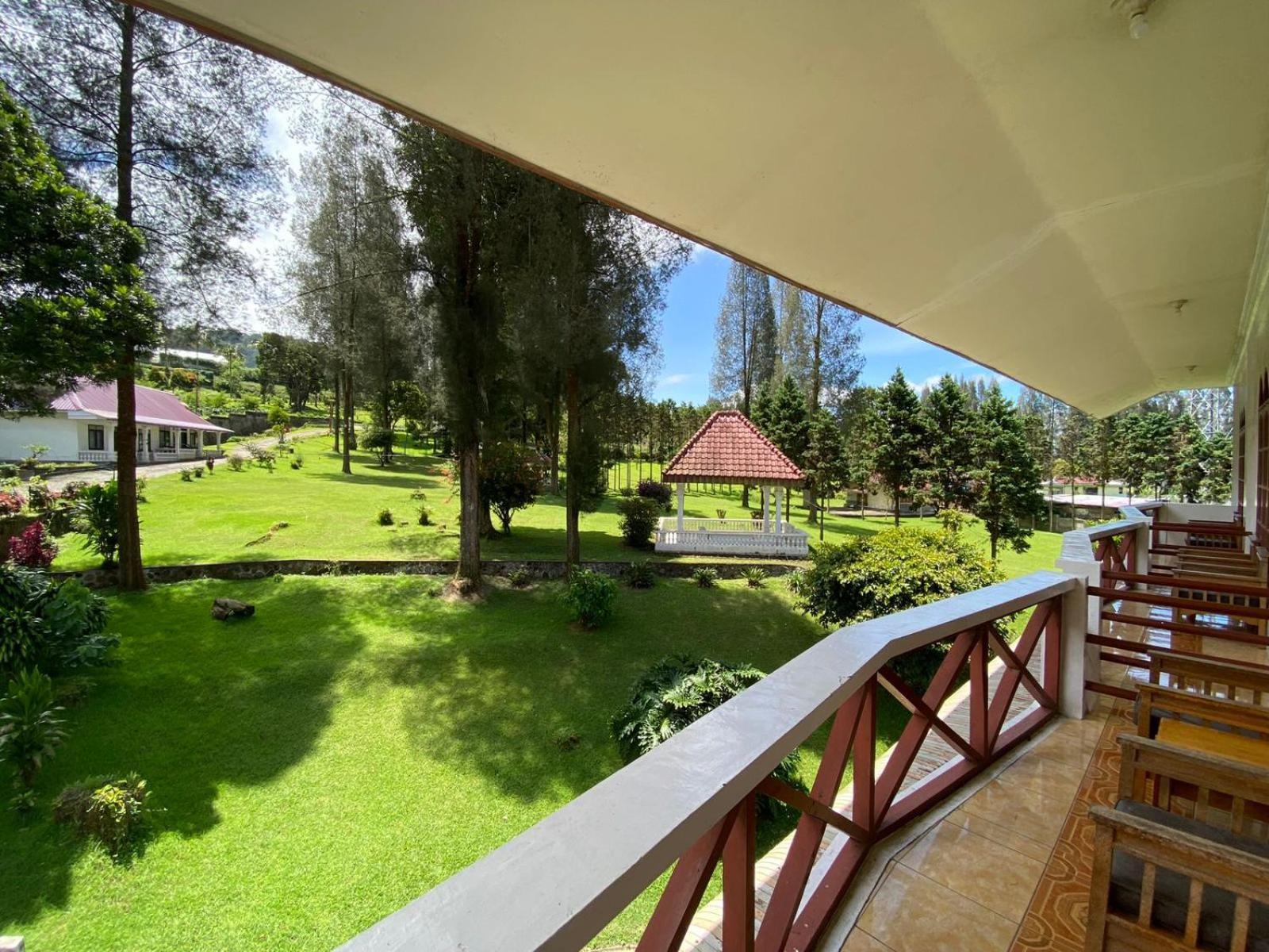 Sibayak Multinational Rest House Berastagi Exterior foto