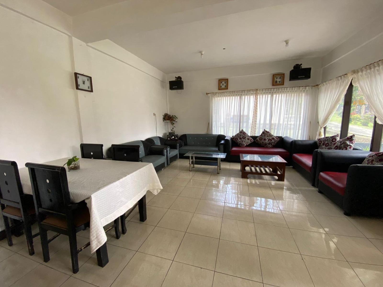 Sibayak Multinational Rest House Berastagi Exterior foto
